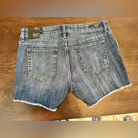 NWT KUT from the Kloth Gidget Mid Rise Fray Shorts, Size 8, Stimulating Dark - Picture 2 of 4